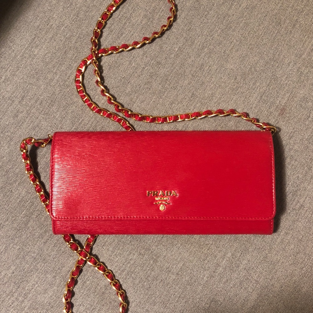 Prada Wallet on Chain